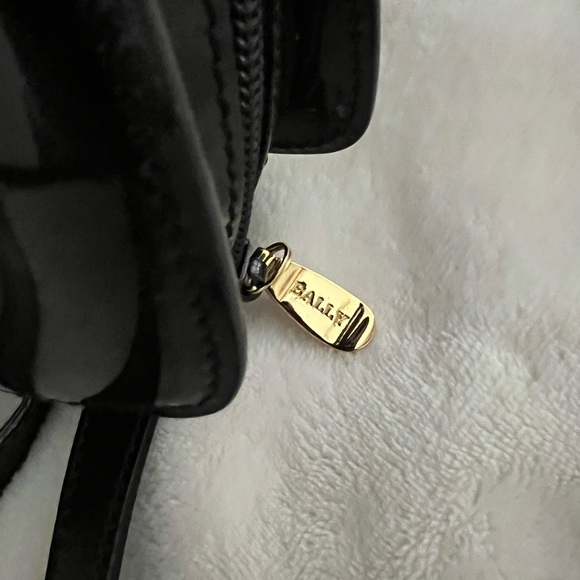 🩷 BALLY Black Patent Leather / Gold Hardware/ Crossbody
Bag Classic Logo💚 - Picture 12 of 16